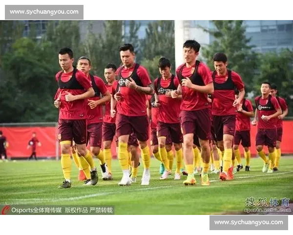 中伊足球对决激烈上演 亚洲强队争锋夺冠梦想再度碰撞